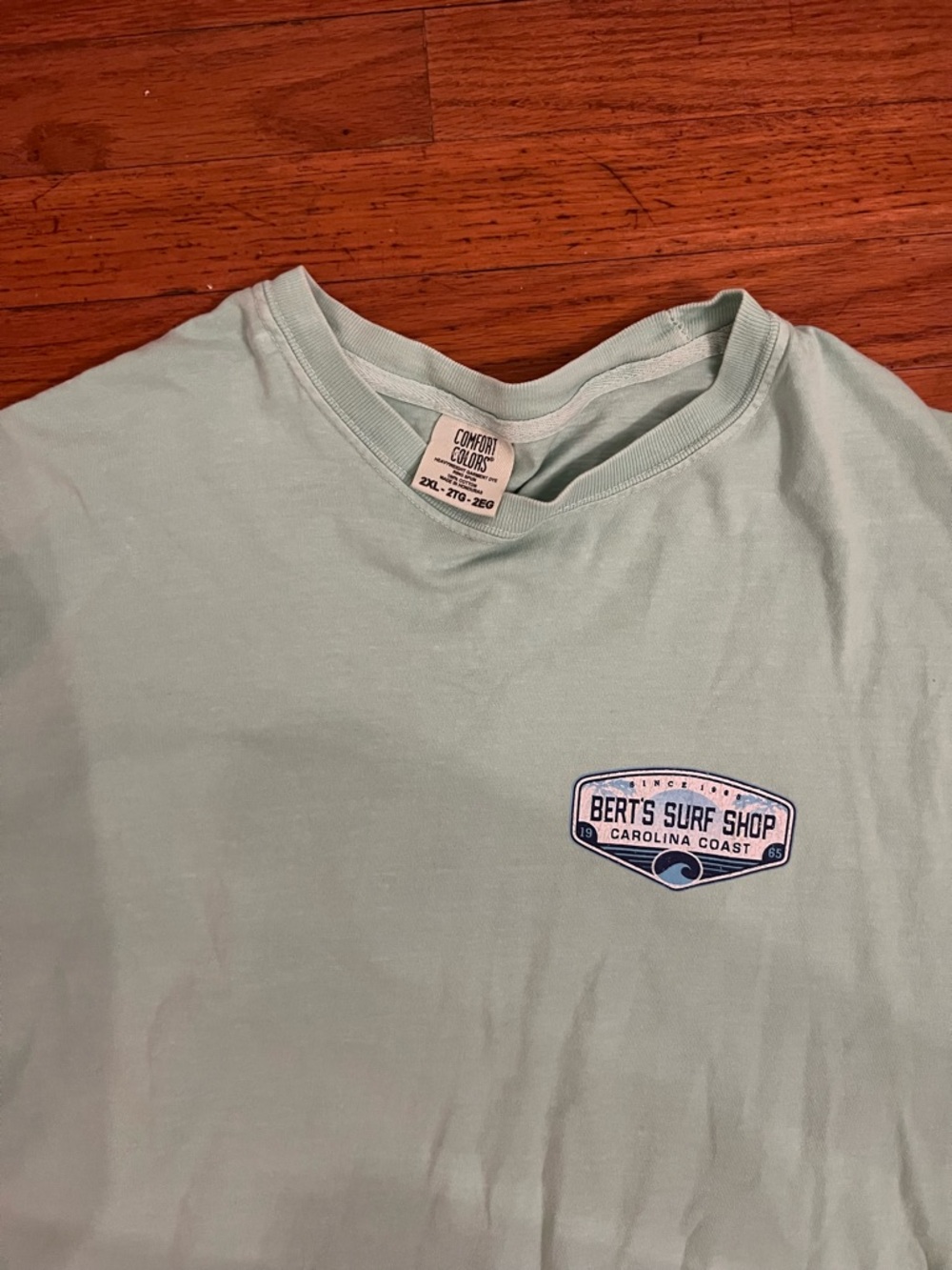 Bert’s Surf Shop XXL T-Shirt - Picture 2 of 3